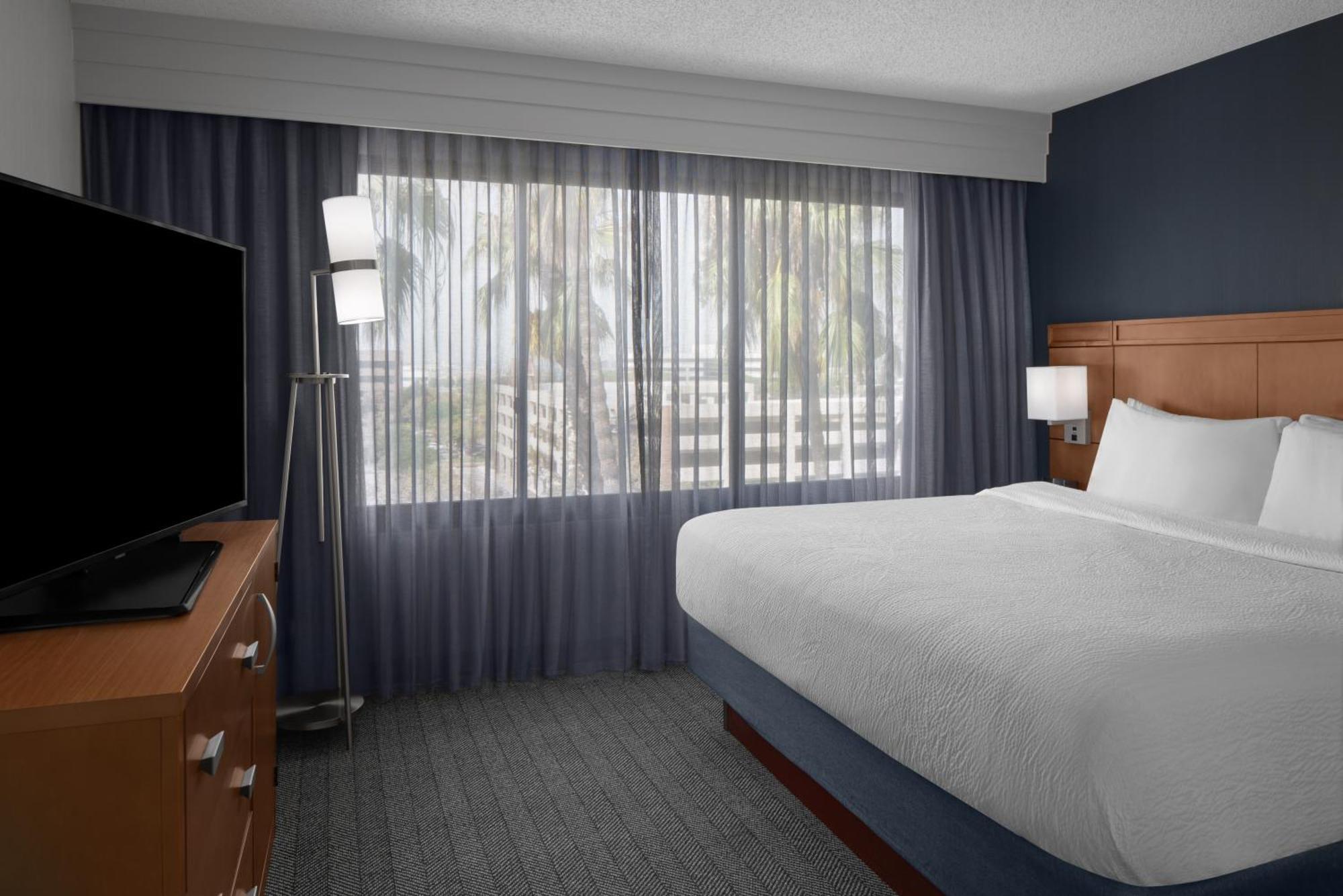 Courtyard By Marriott Cypress Anaheim / Orange County Hotel Bagian luar foto